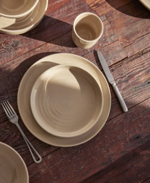 Nude dinnerware collection