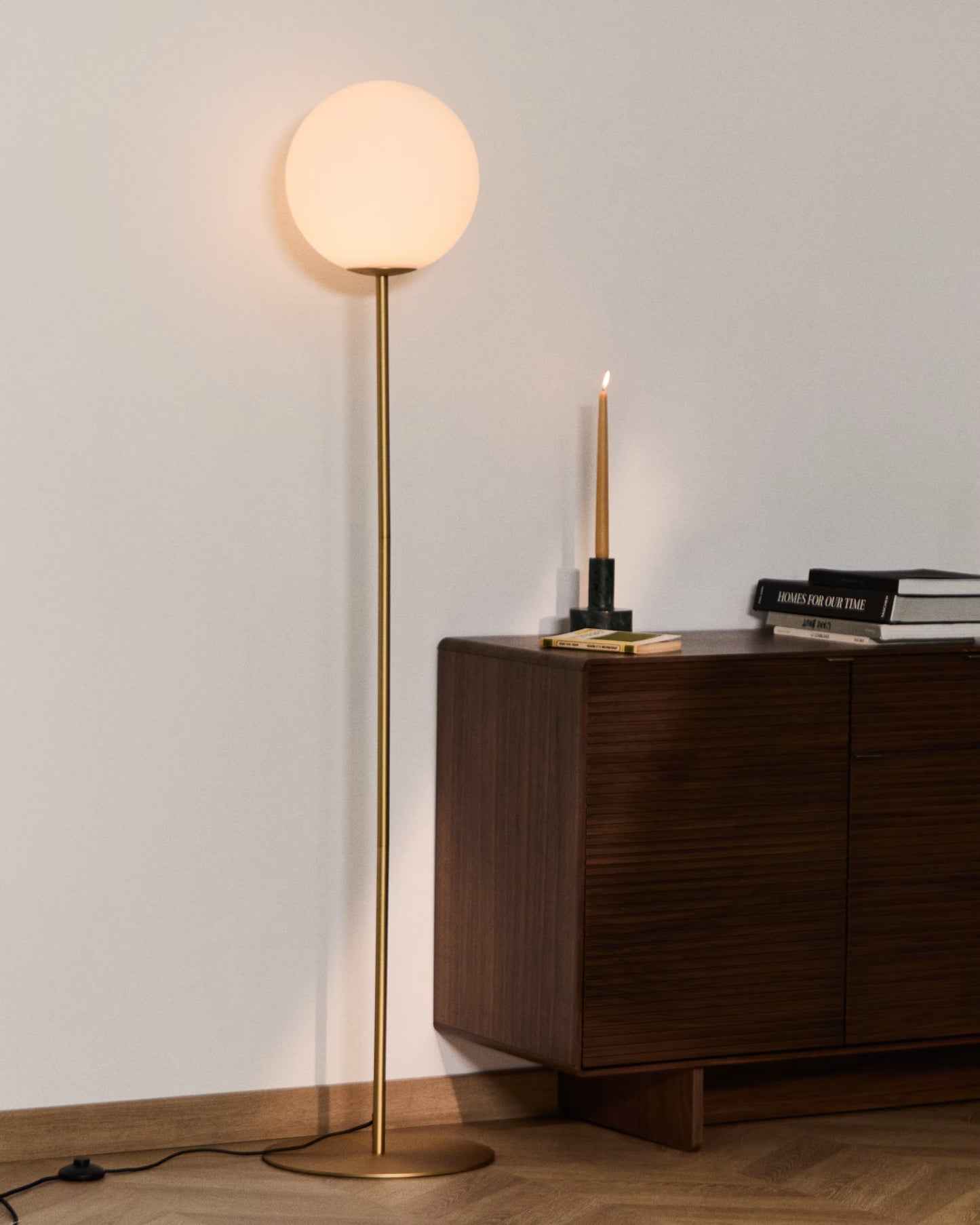 Globe floorlamp