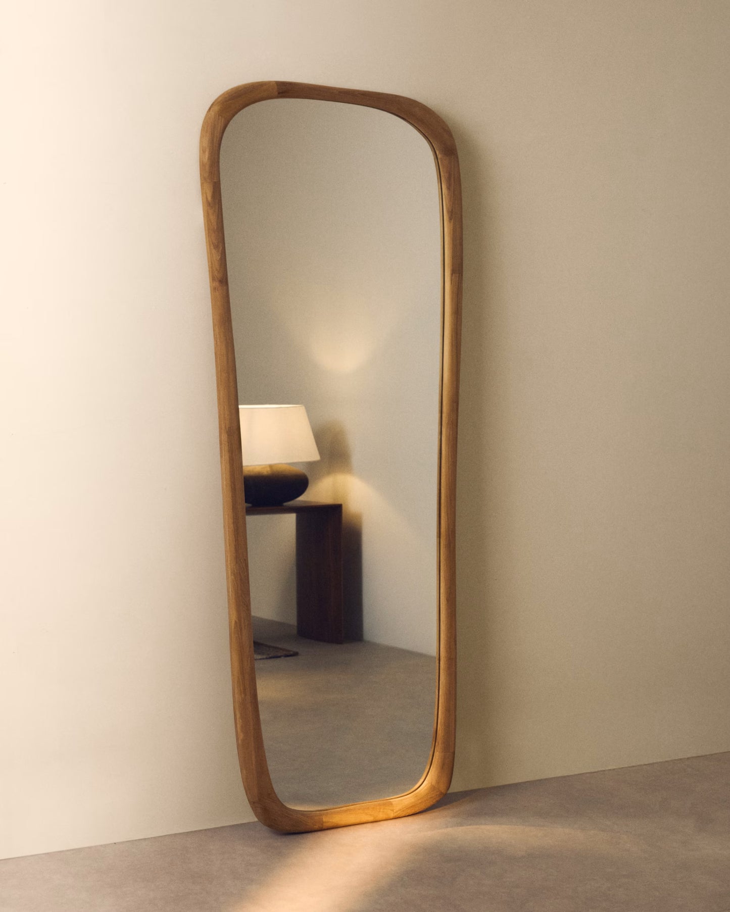 Allure mirror