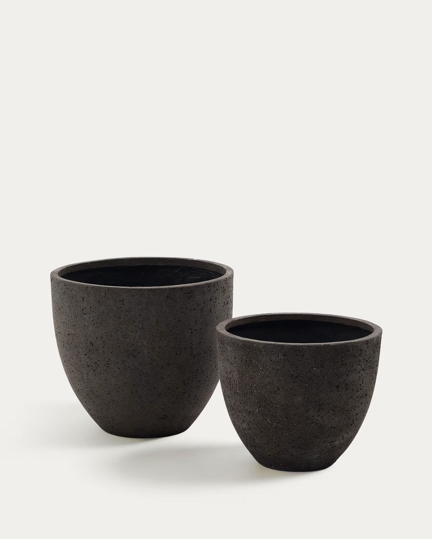 Cement flower pots - set of 2