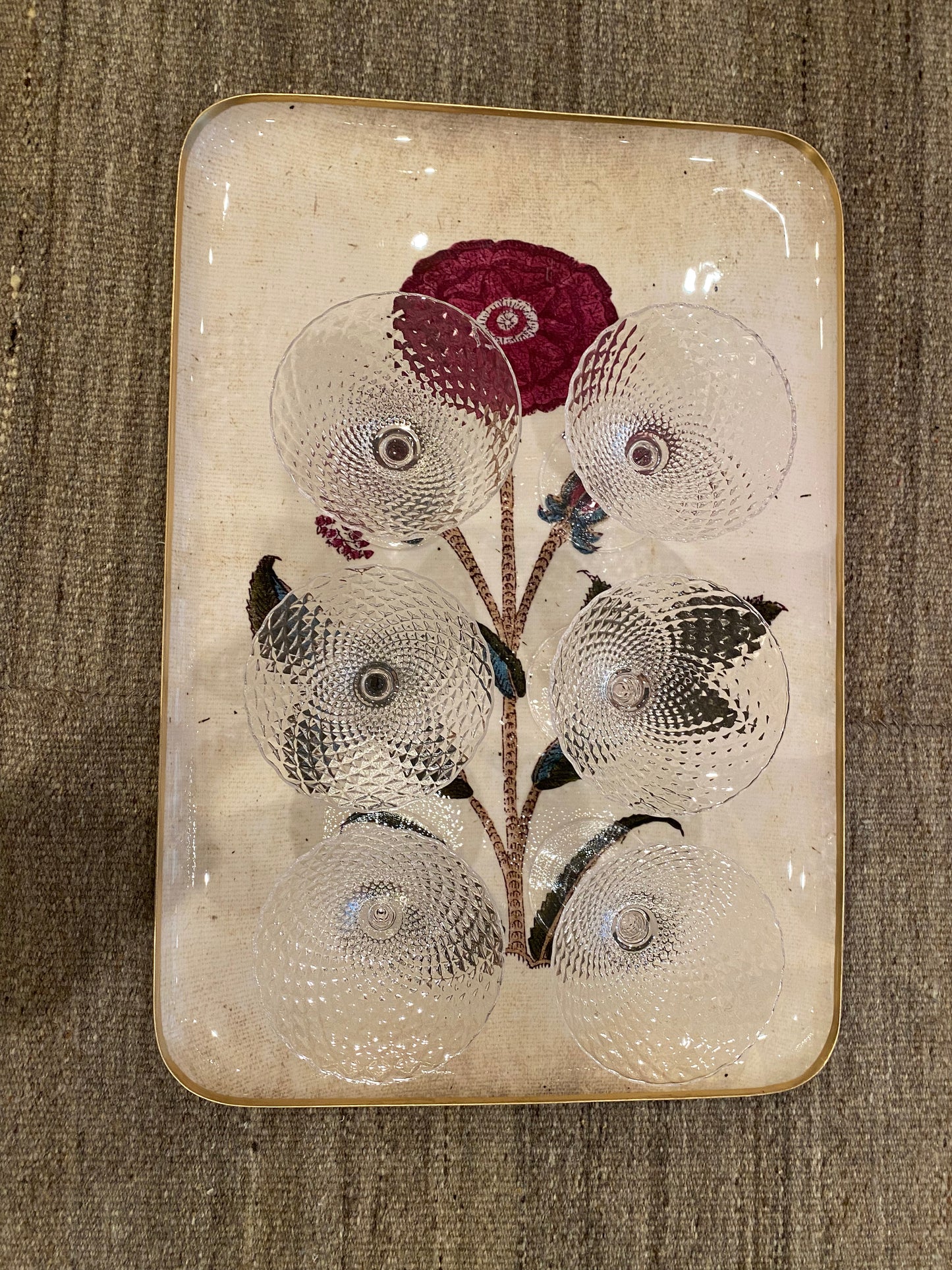 Serving tray with flowers