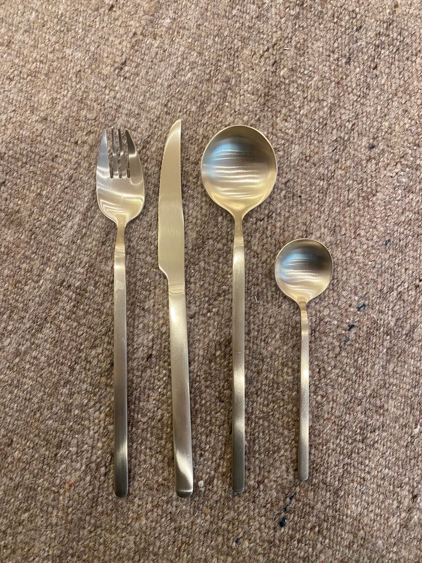 16-Piece Golden Cutlery set
