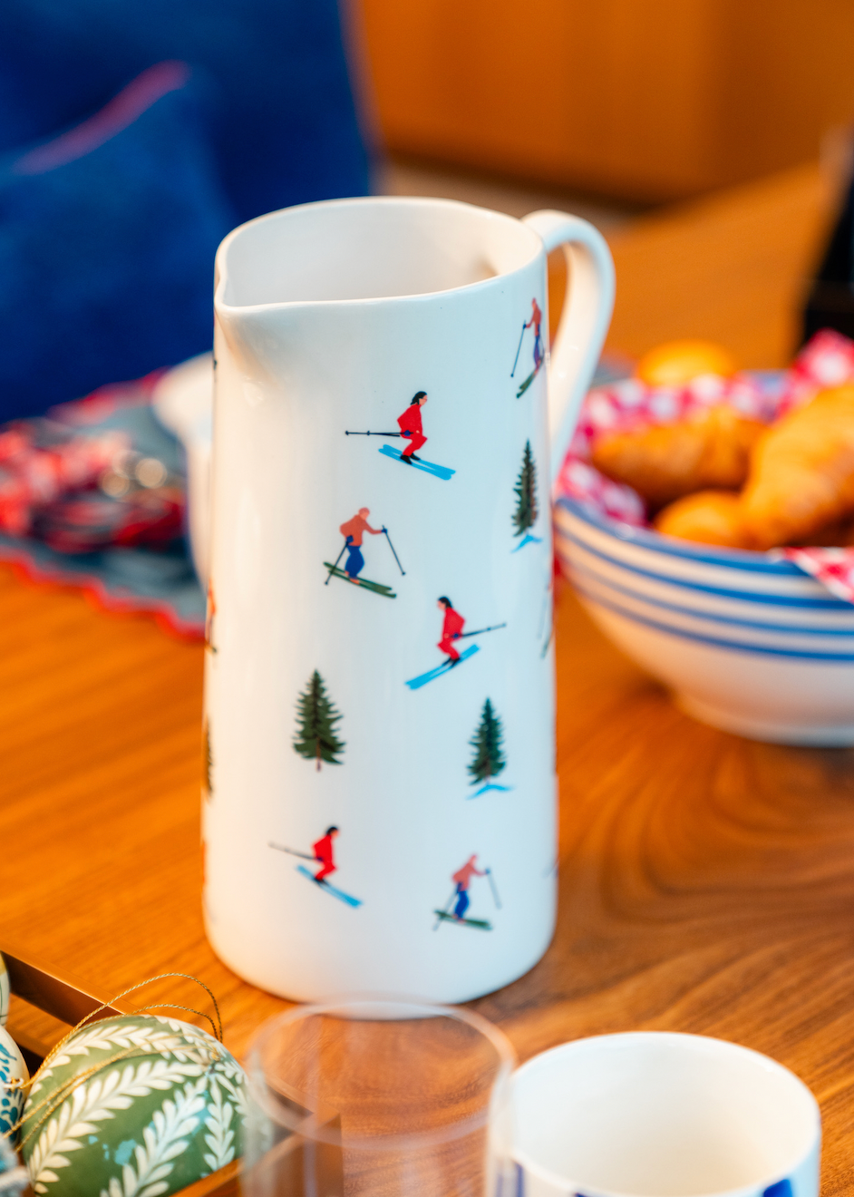 Ski pitcher