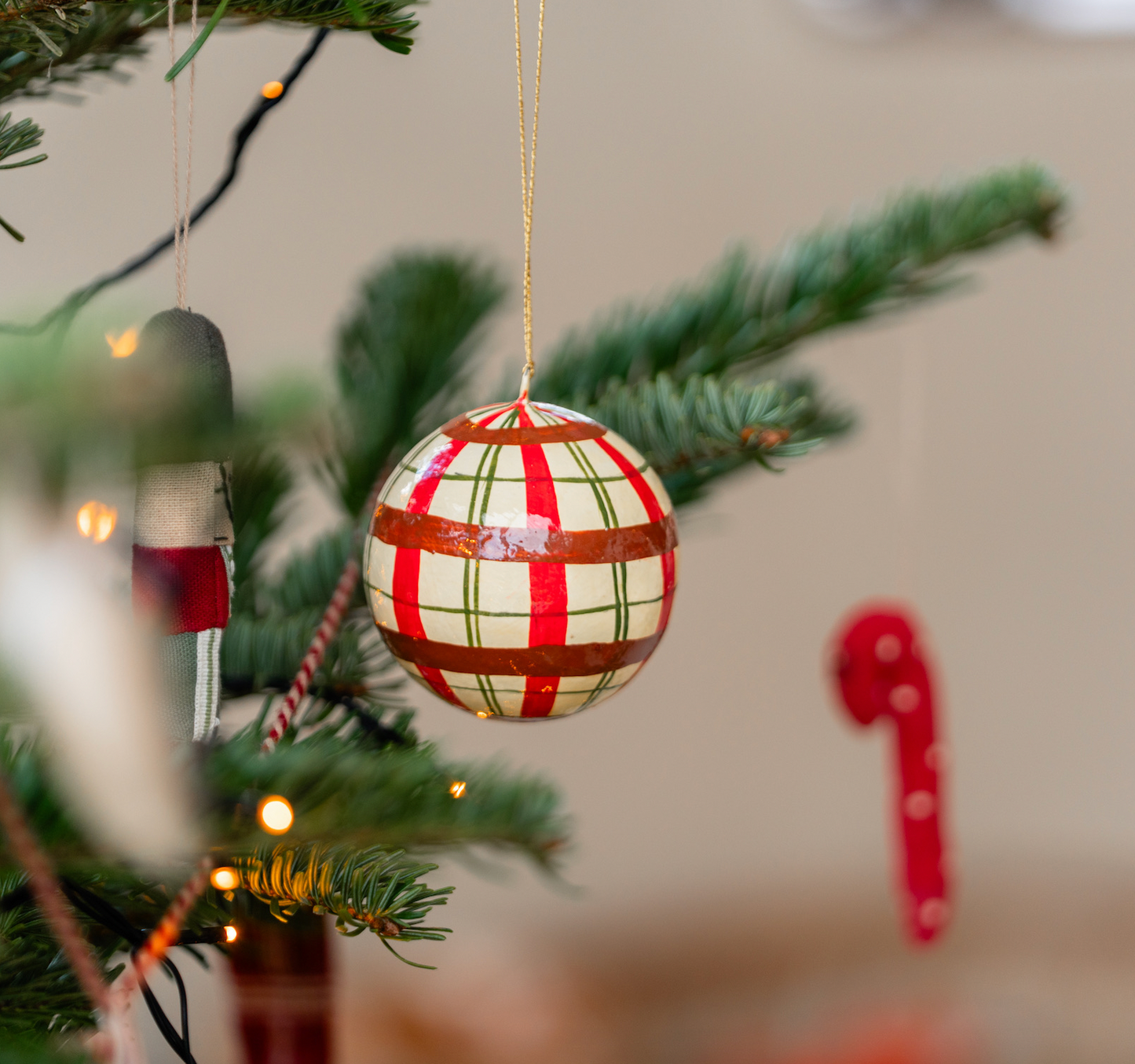 Set of 4 charming Christmas balls