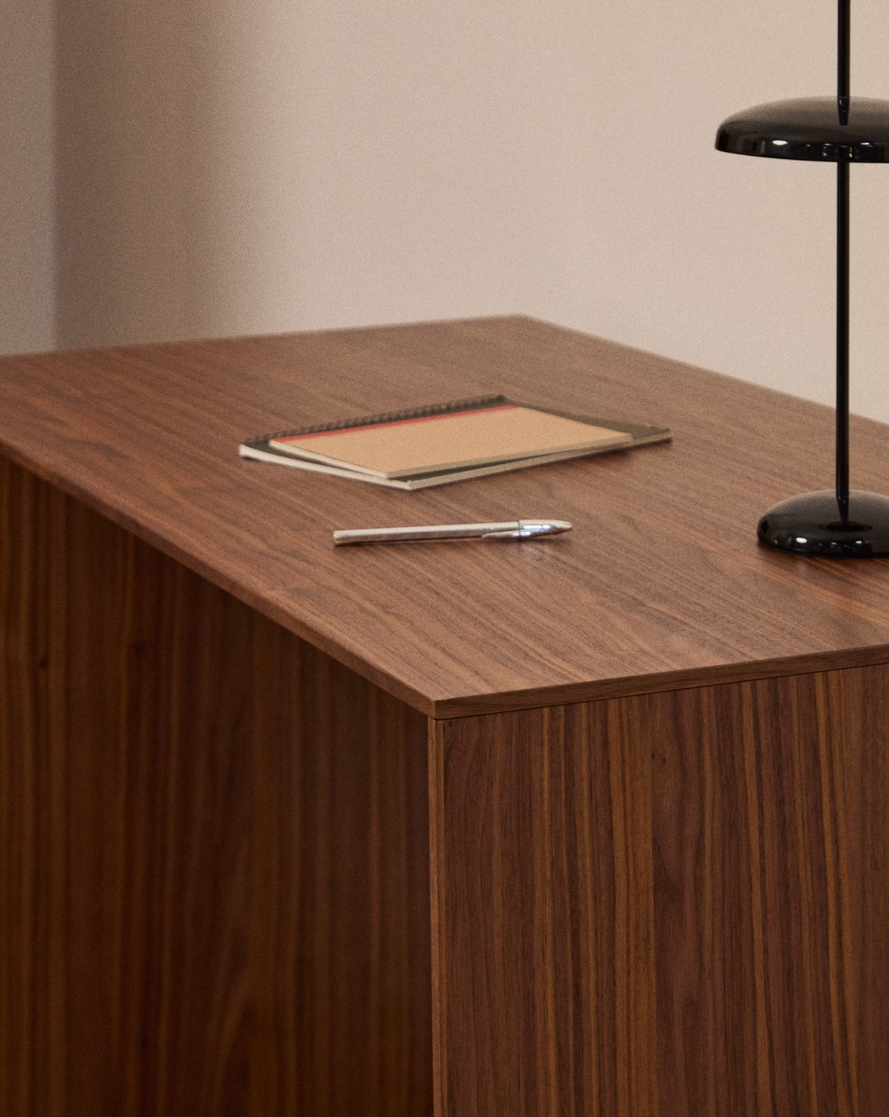 U desk