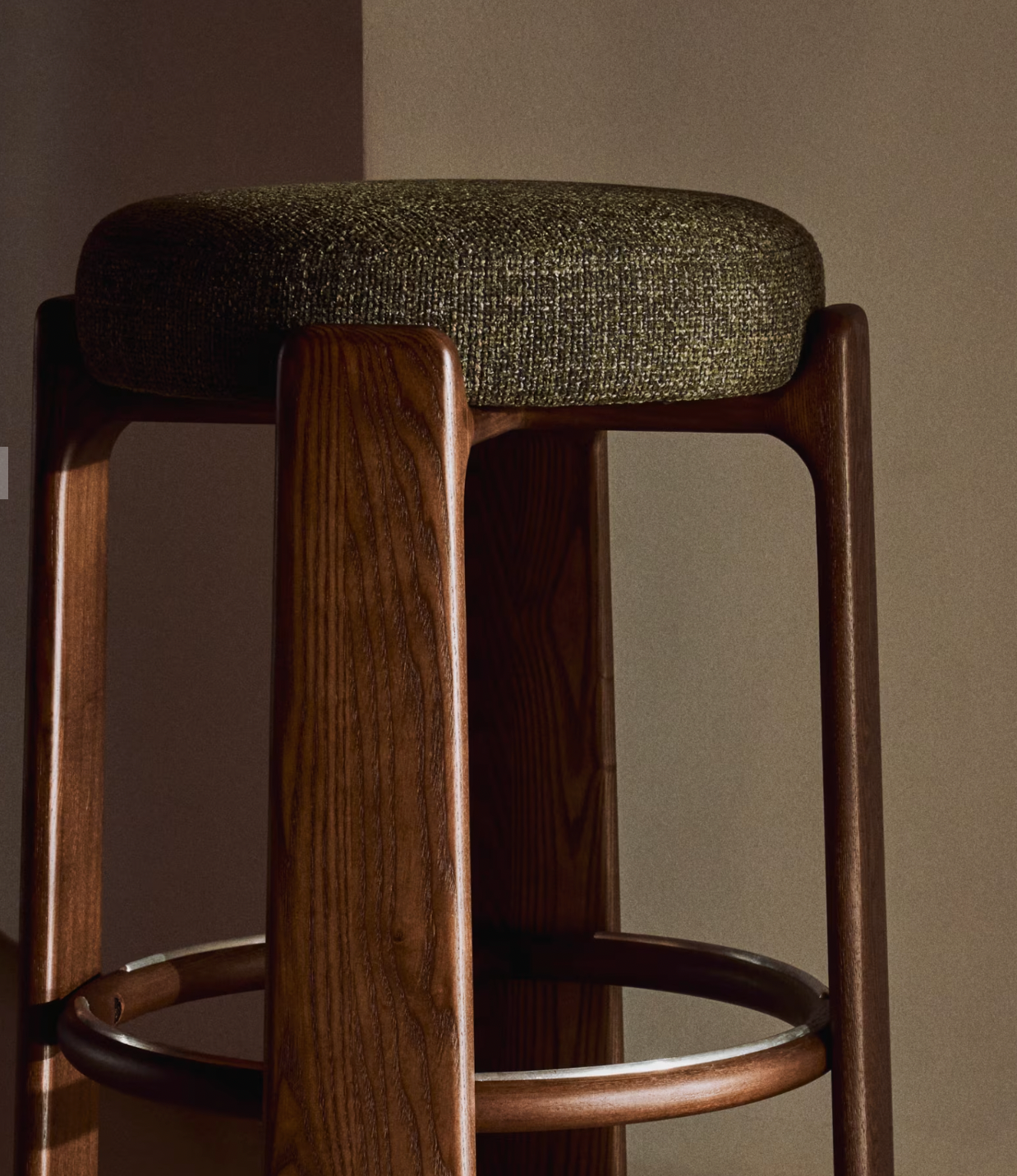 Circle high chair