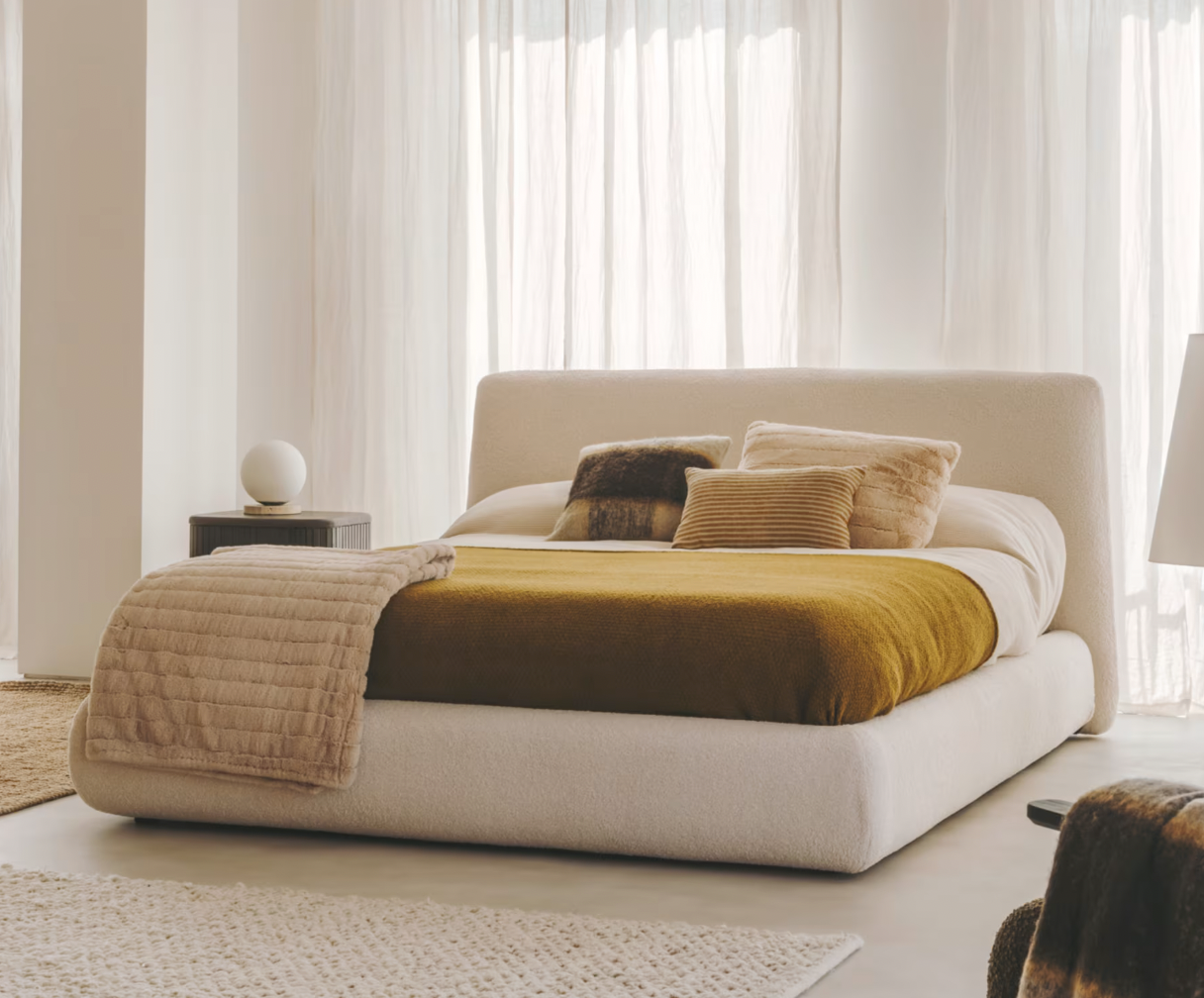 Bouclé bed