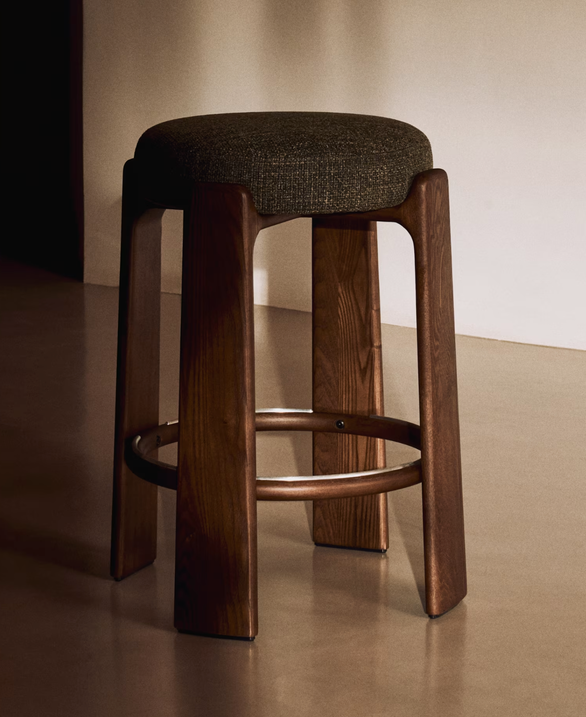 Circle high chair