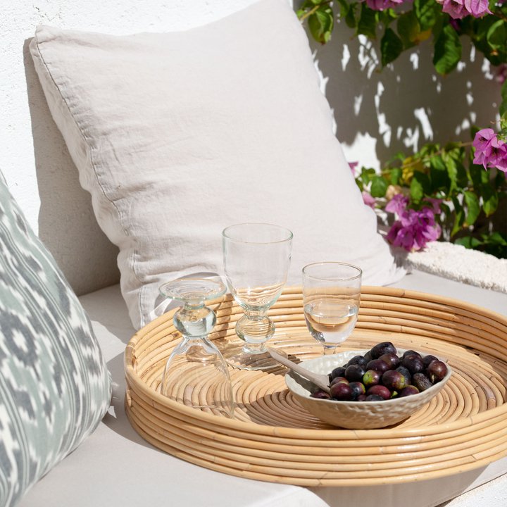 Round rattan trays